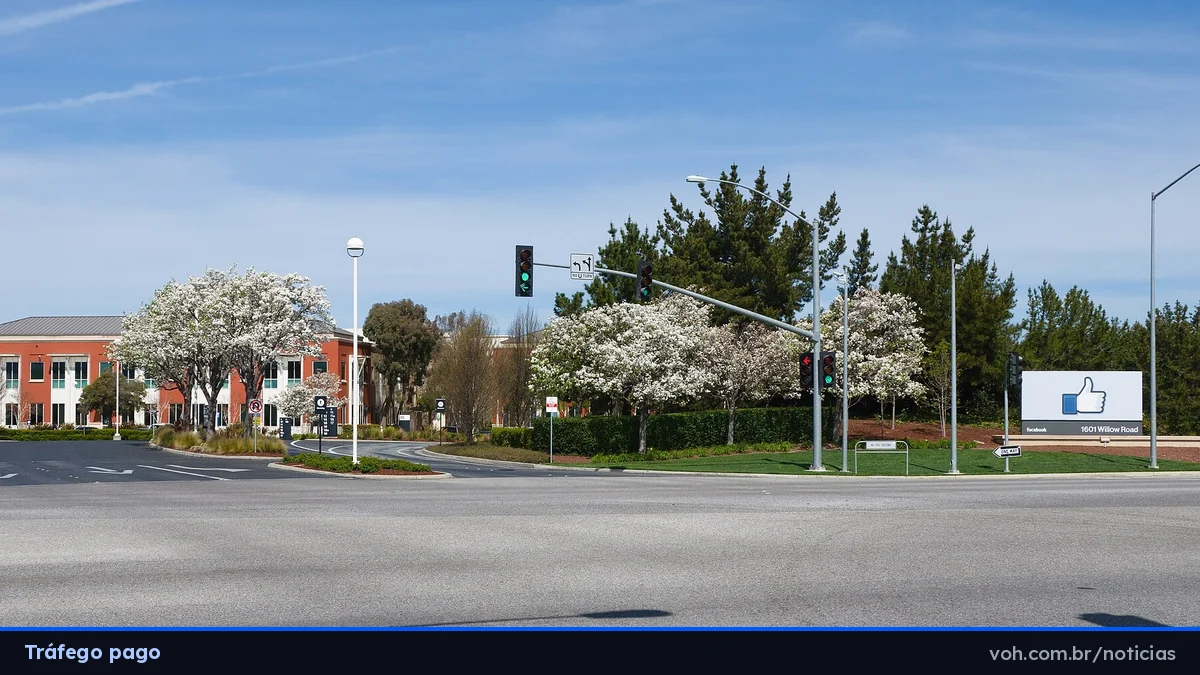 Totem da Meta com o símbolo do like na entrada da sede da empresa, no endereço 1601 Willow Road, em Menlo Park, na Califórnia